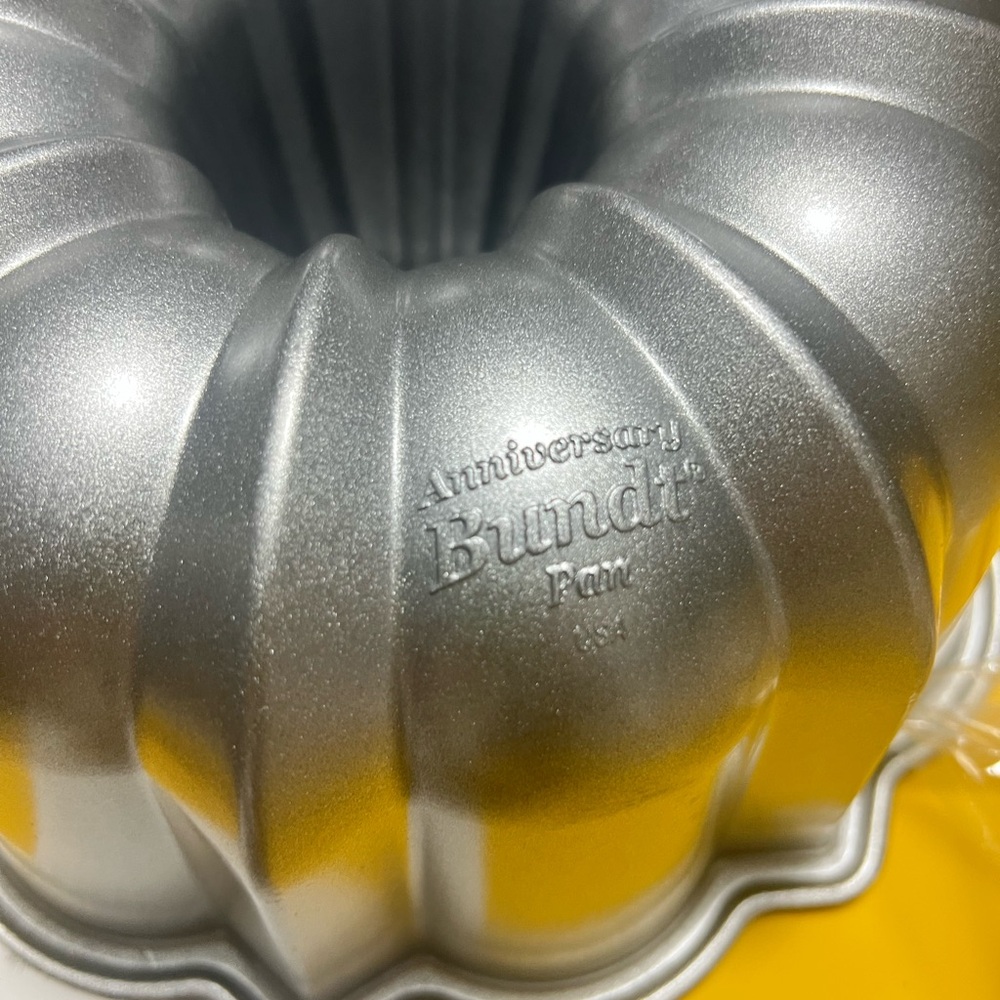 Nordic Ware NORDIC WARE For 10-15Cup(2.4-3.5 liters) Cake Bundt Anniversary Pan - Picture 10 of 10